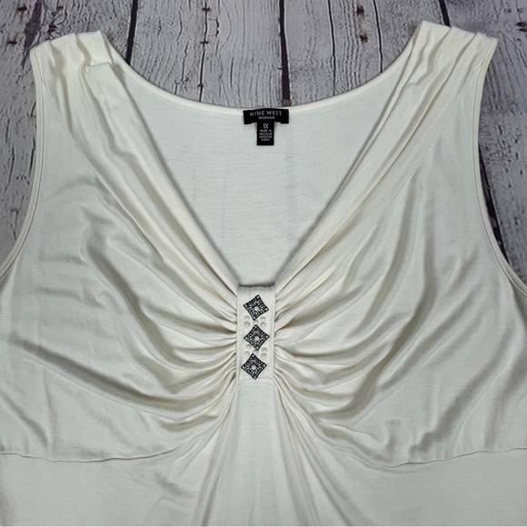 NINE WEST lightweight beige beaded embellished v-neck tank top, size 1X - Picture 5 of 12